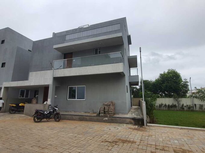 4 BHK HOUSE FOR SALE ON ANAND- V.V.NAGAR ROAD