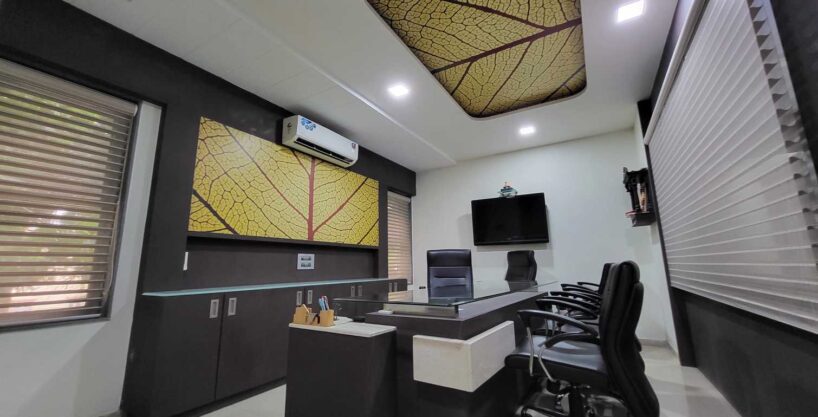 900 sq.ft Ready to use Office Space, 80 feet road , Anand